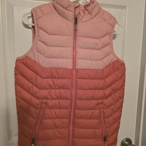 Brand New, Never worn Beautiful Columbia Coral and Pink Quilted Vest